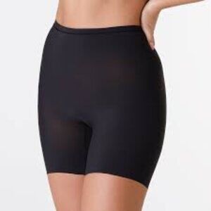 Maidenform  Light Control Thigh Slimmer Smoothing Shapewear
